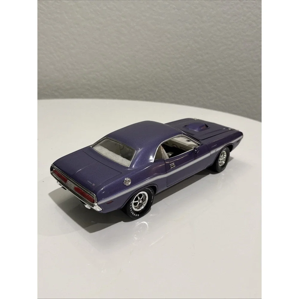 Ertl 1970 Dodge Challenger R/T Purple 1/18